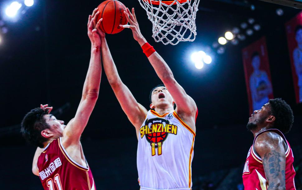 沈梓捷压哨,深圳绝杀新疆沈梓捷