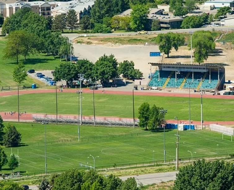 加拿大13岁女孩遭暴打,加拿大打小孩事件