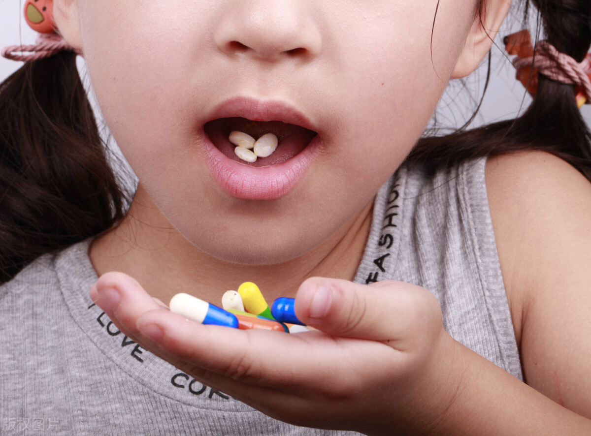 2岁宝宝一次吃了6颗维生素d滴剂,小孩偷吃了3颗钙维生素d