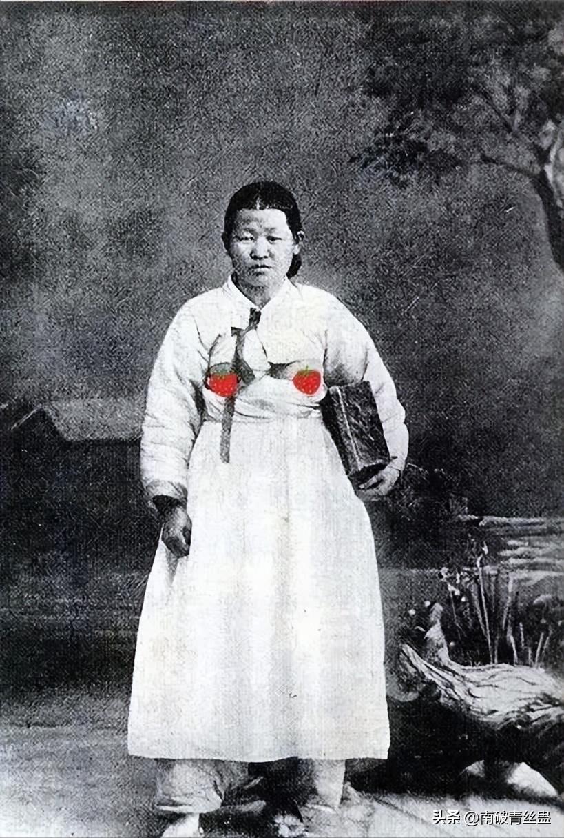 韩国女星衣服惹争议,韩国女演员衣着暴露引争议