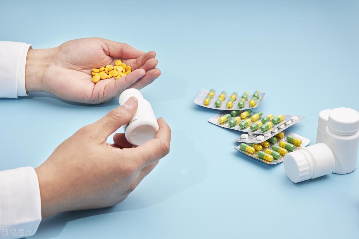 常见的引起荨麻疹的原因有哪些,荨麻疹的来历以及有效治疗方法