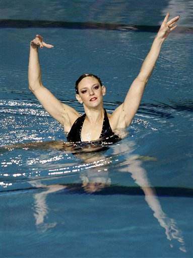 她是世界上唯一一位不用戴鼻夹的花游选手，有着怎样的传奇经历？