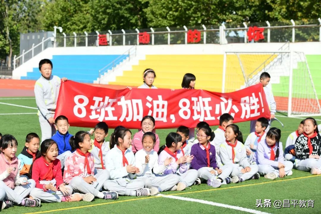 班级球赛氛围,学生教室足球世界杯