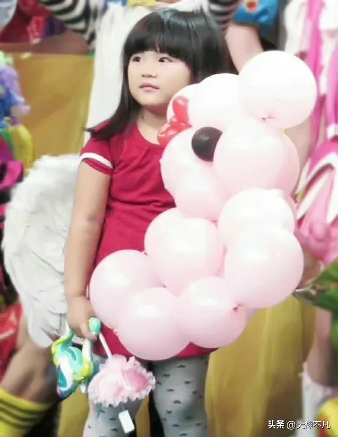 11岁王诗龄靠炫富照上热搜,王诗龄不去英国留学了吗