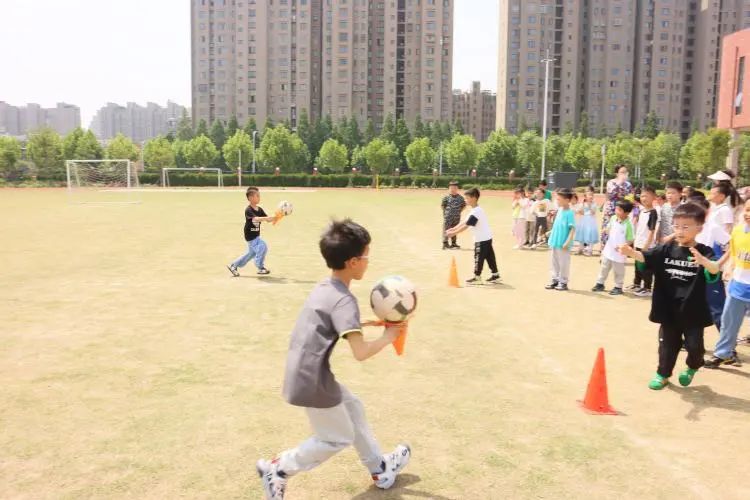 足球点燃激情，绿茵放飞梦想——云龙小学第一届“校长杯”足球赛