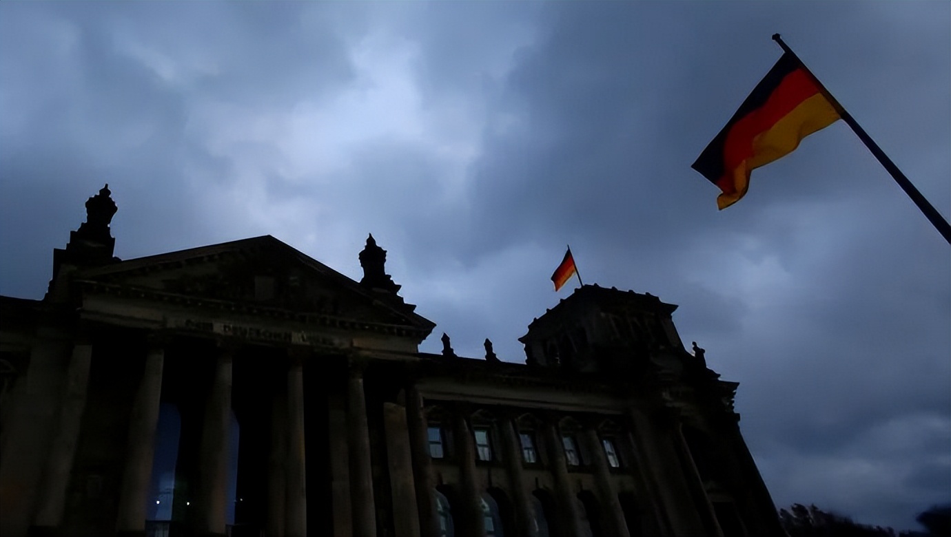 2023年放假安排来了/郑州市主城区发热门诊名单/郑州逐步告别健康码/郑州市人大常委会通过一批人事任免