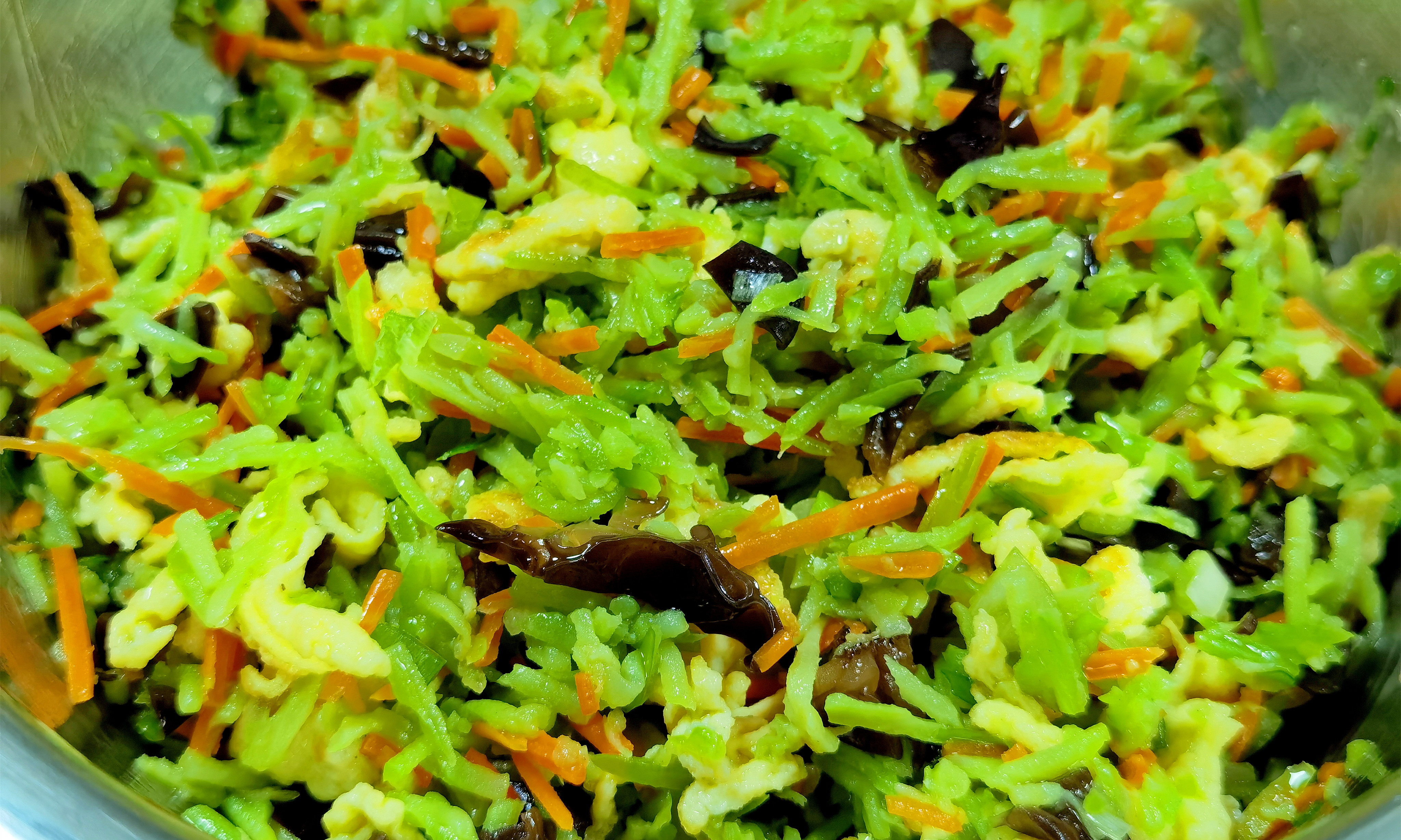 老东北美食韭菜肉水饺调馅方法,芹菜韭菜素馅饺子