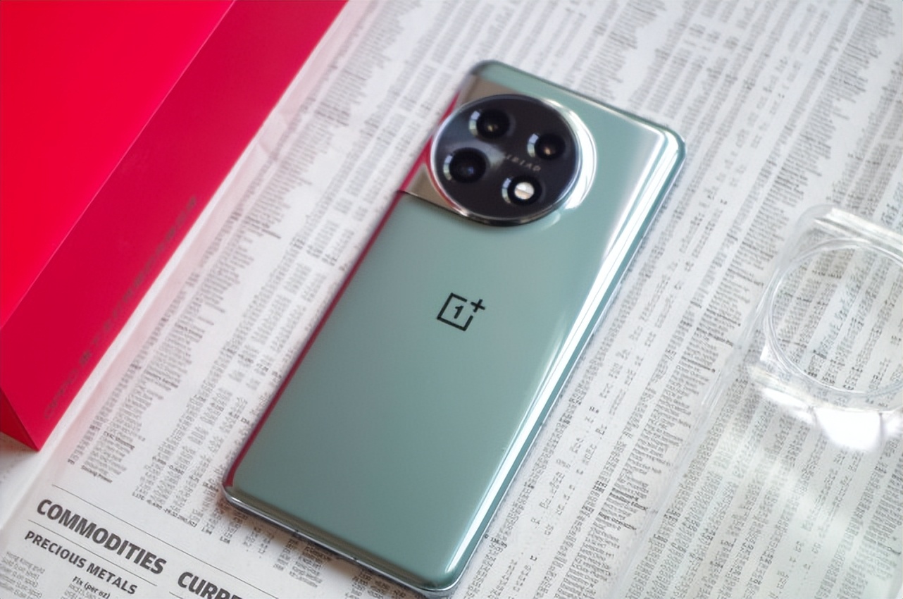 骁龙8gen2旗舰中哪款直面屏,骁龙8gen2旗舰机哪款屏幕最大