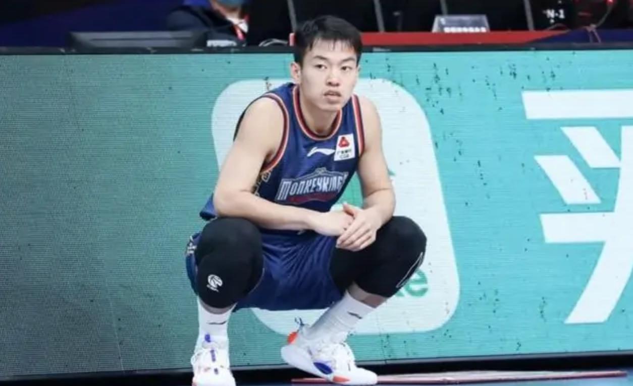 cba本土球员残暴扣篮,距离防守人多远变向过人