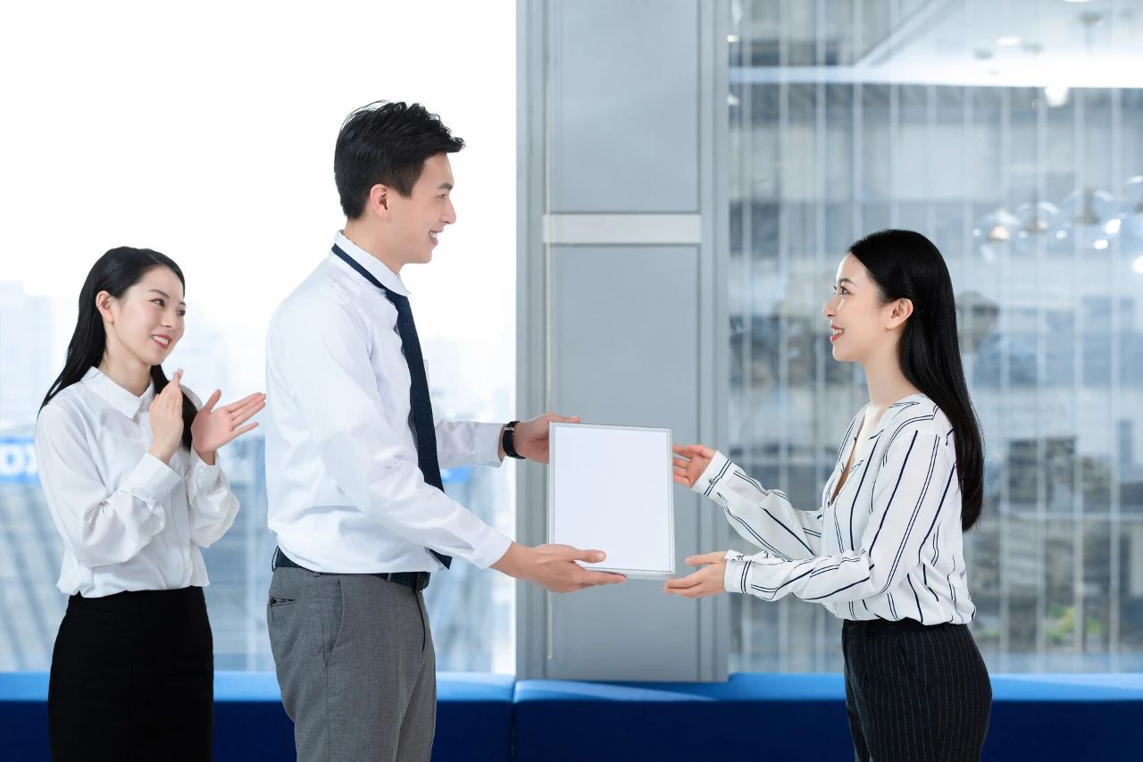 求人帮忙办事送礼应该怎么说,请人帮忙办事该如何送礼