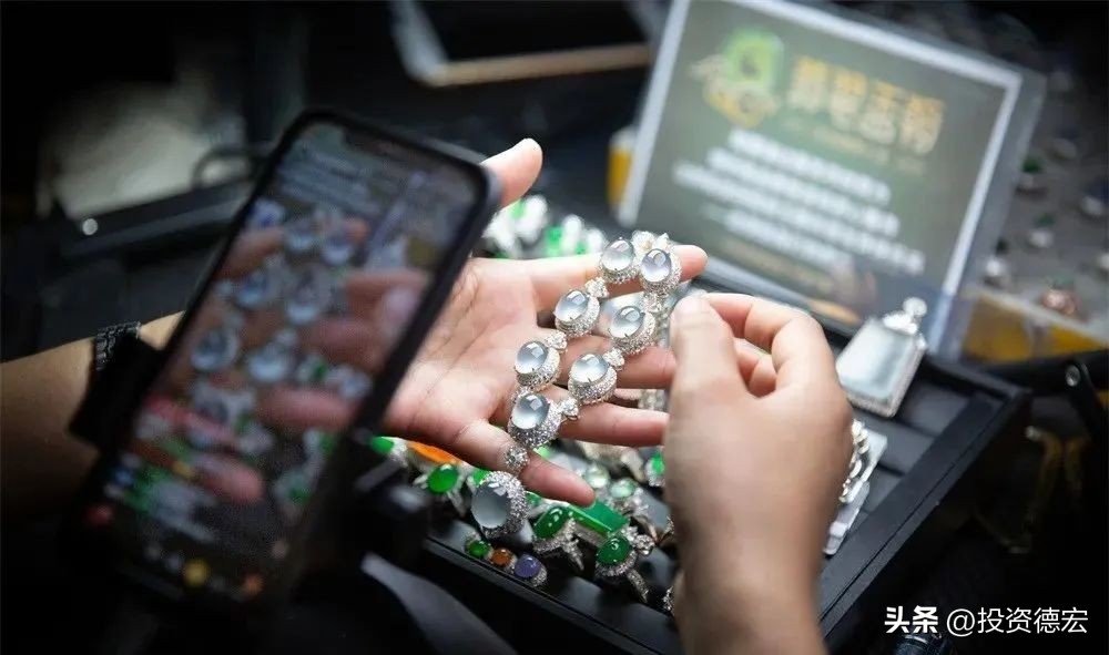 瑞丽德昂泼水狂欢节,云南旅游攻略德宏泼水节