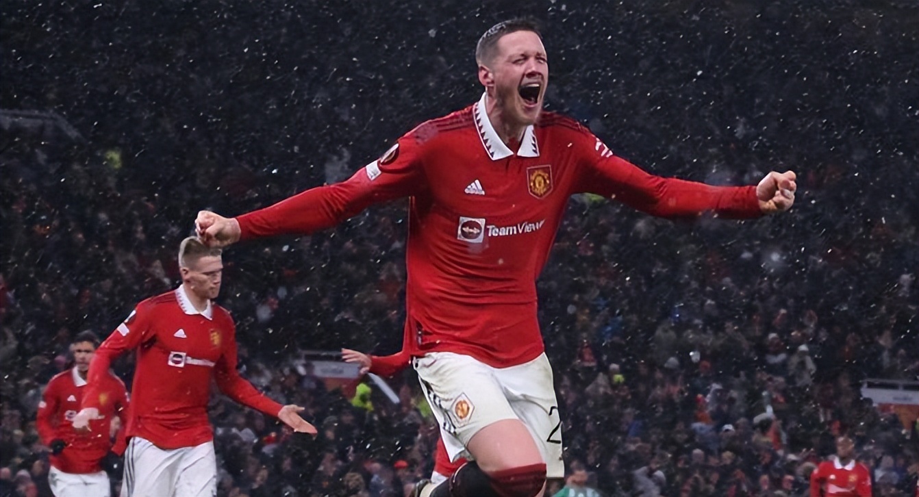 连续4场替补!曼联30岁中锋失宠,今夏恐被扫地出门,新东家浮现