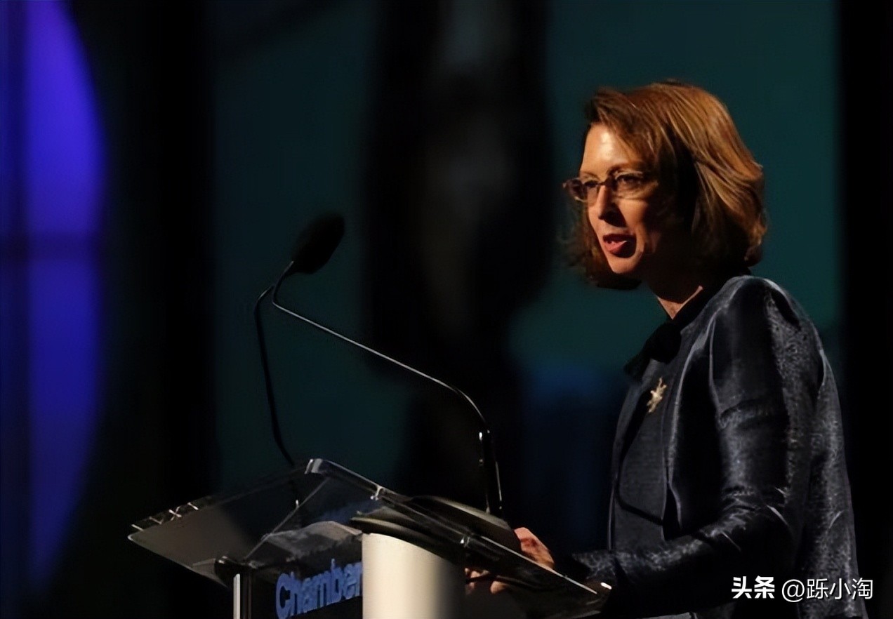 中国女首富杨惠妍首次亮相,女首富杨惠妍有几个孩子