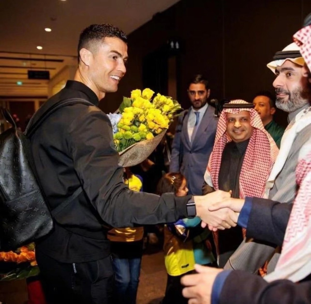 c罗乔装打扮和乔治娜去迪士尼,c罗在迪拜为乔治娜庆生