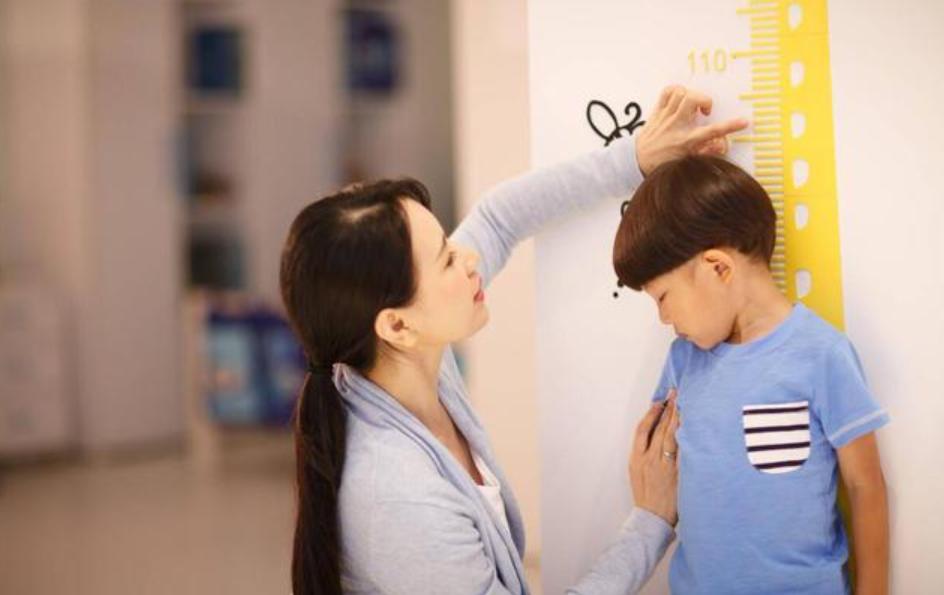 三岁半男孩身高体重最新标准,三岁内孩子身高体重标准对照表