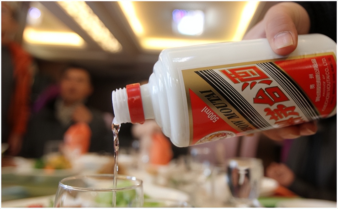 43度飞天茅台和53度迎宾哪个好喝,飞天茅台43度和五粮液53度哪个好