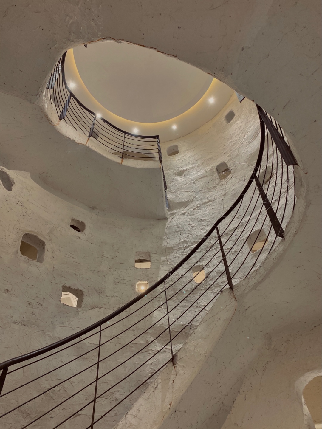 成都上新被施了魔法的“无蚊公园”!逛朋克风夜市、奇异洞穴书店