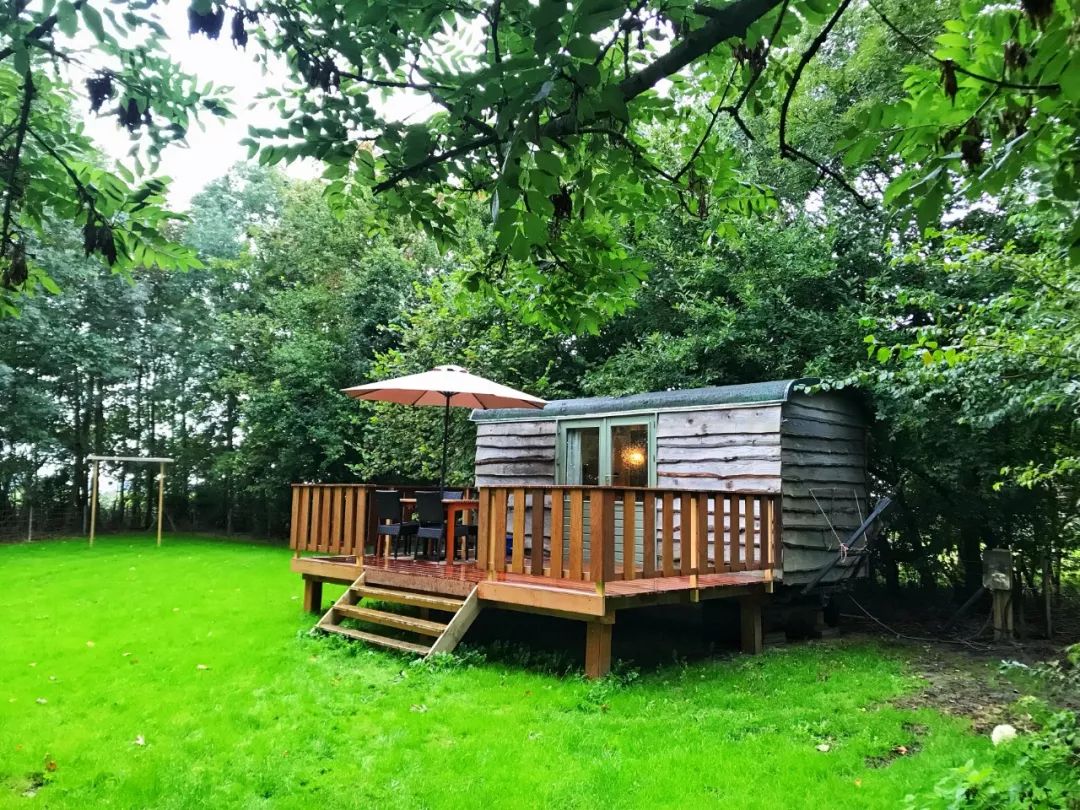 开车去欧洲第23集:在阿姆斯特丹*灯区红**,2名荷兰壮汉挑衅被我怼