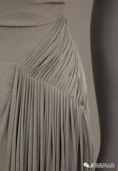 褶皱在女士礼服中的应用,褶皱肌理礼服