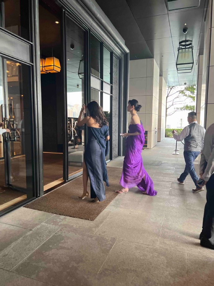 何超欣奚梦瑶一起玩,何超欣和李嘉欣同框