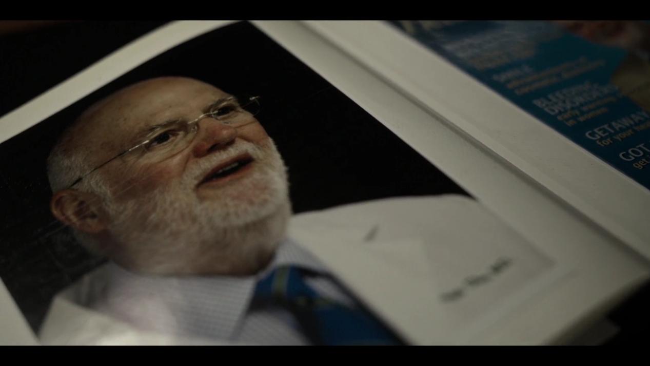 轰动！妇科医生将自己精子偷偷注入女性体内，受害者们诞下94子