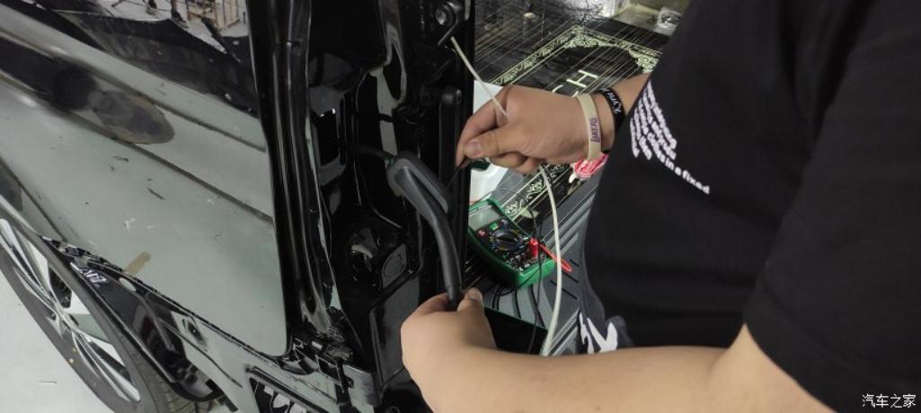 青岛奔驰商务威霆改装联系方式,威霆改装迈巴赫内饰