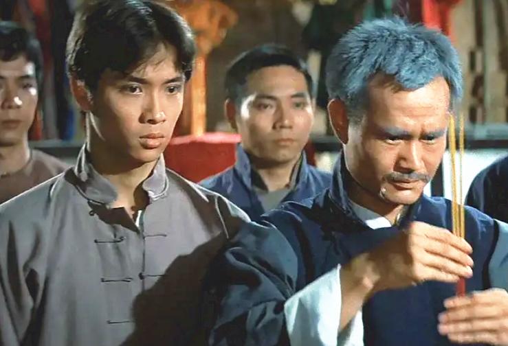 林正英的大师兄的照片,林正英大师兄穿的是紫袍么