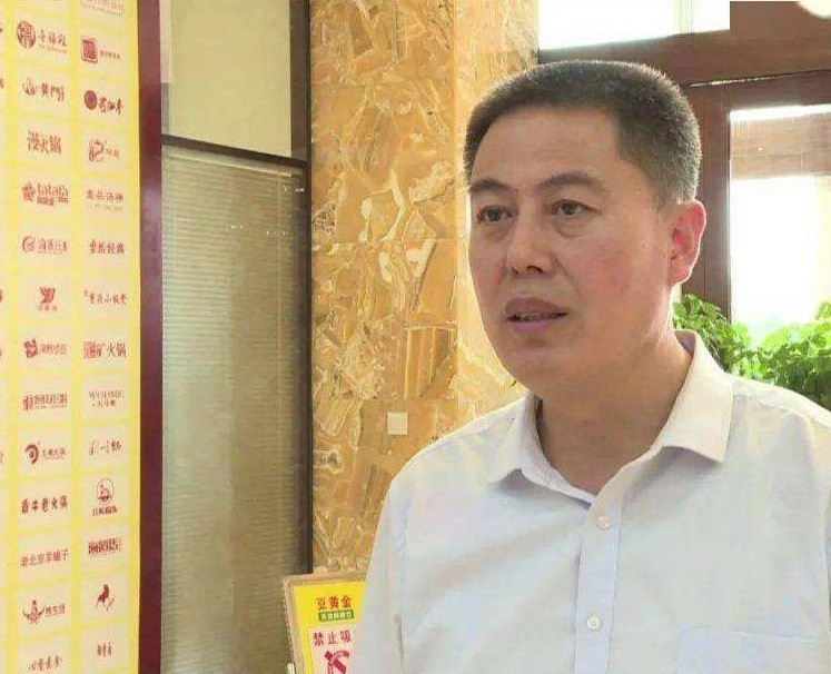 男子靠捡破烂发家致富,靠捡垃圾为生的小伙去世