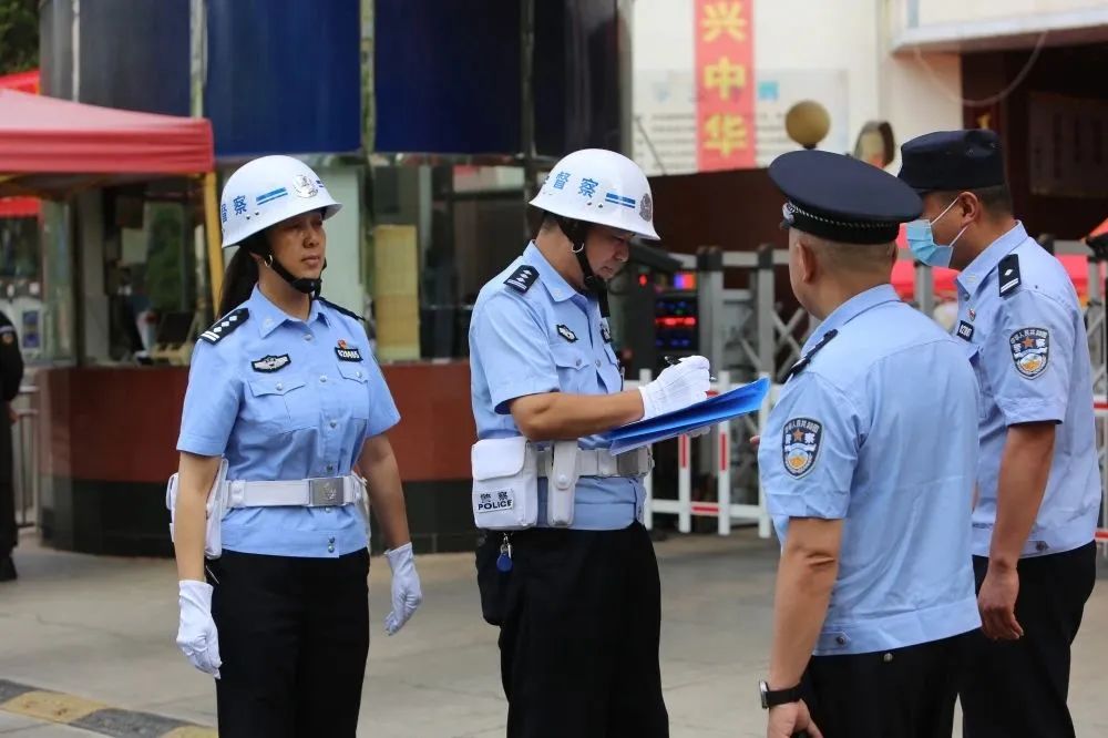 监考员给考生考试成果总结,靠前监督压实责任