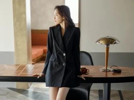 那男人夺走了她的第一次，又囚禁她，还让她亲眼目睹了儿子的死。