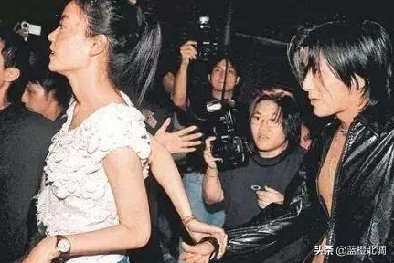 当初王菲和李亚鹏怎么走到一起的,王菲和李亚鹏怎么走到一起的