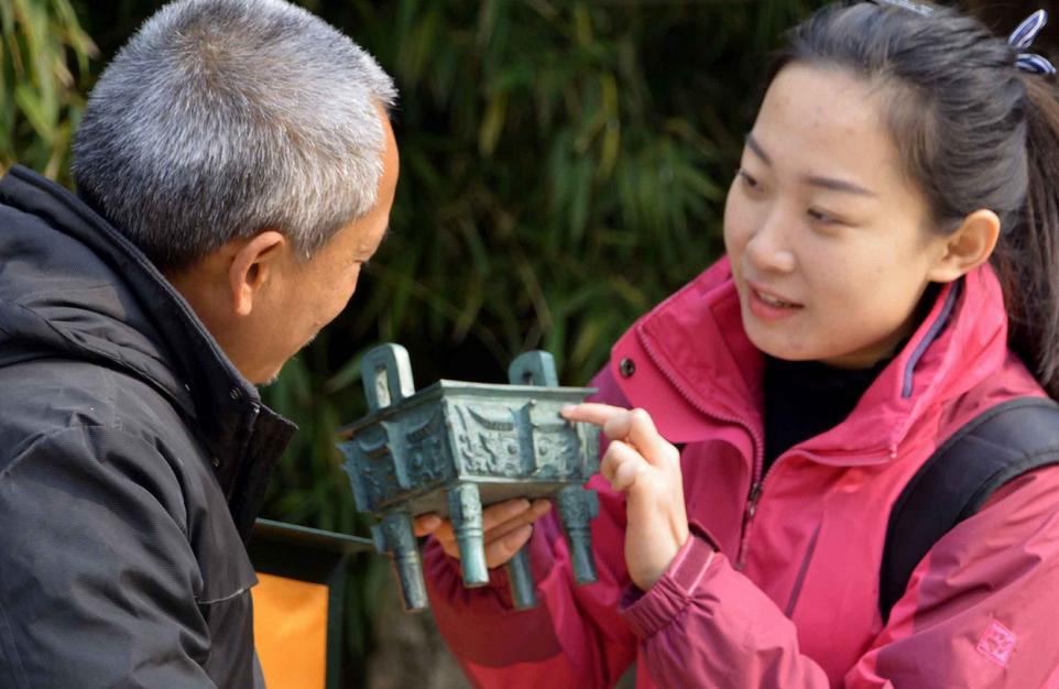 河南老汉造假青铜器,河南老汉带全村制假