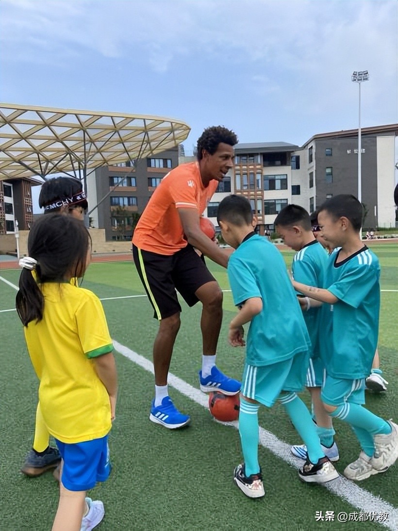 让世界杯与校园联动！万汇学校教师获“2022成都教育年度教师”