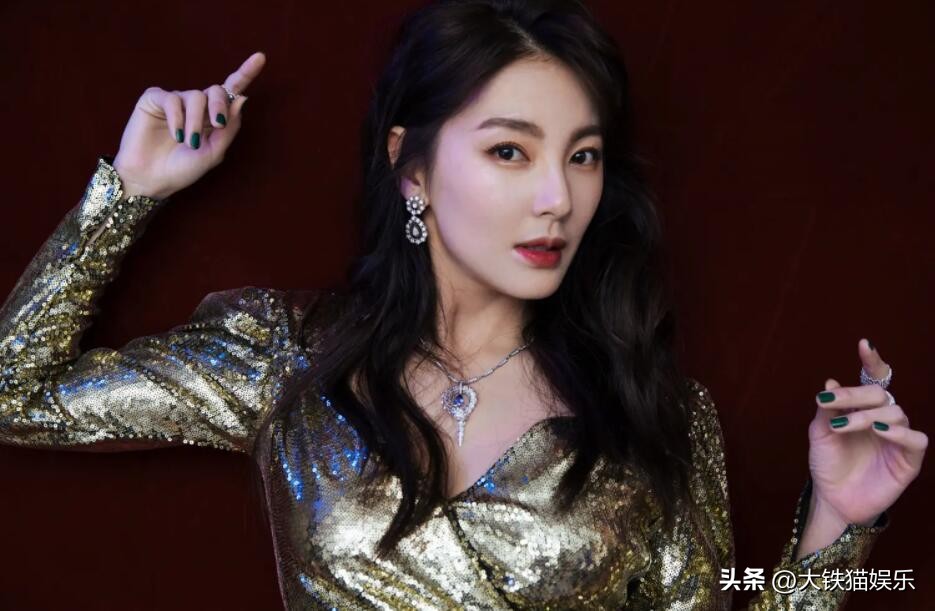 割完双眼皮的变化女,割了双眼皮的女明星