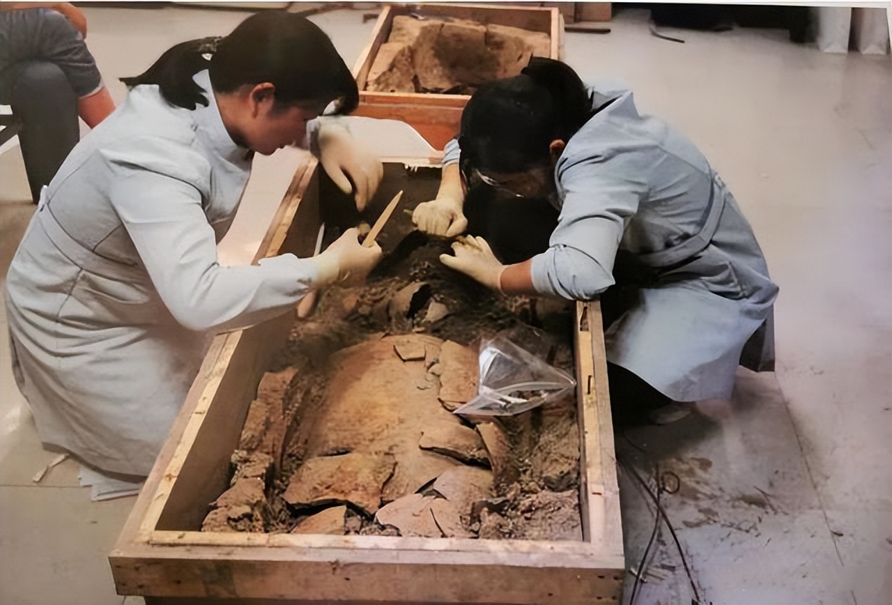 1989年，专家清理霍元甲尸骨时，意外发现霍元甲的真正死因