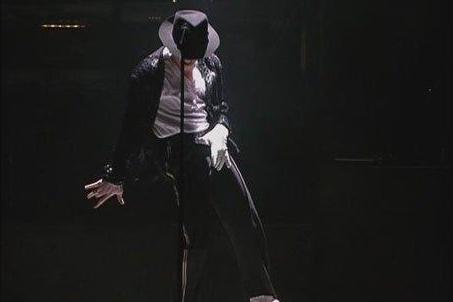 女星华莎被举报,华莎被告涉嫌演出淫乱罪