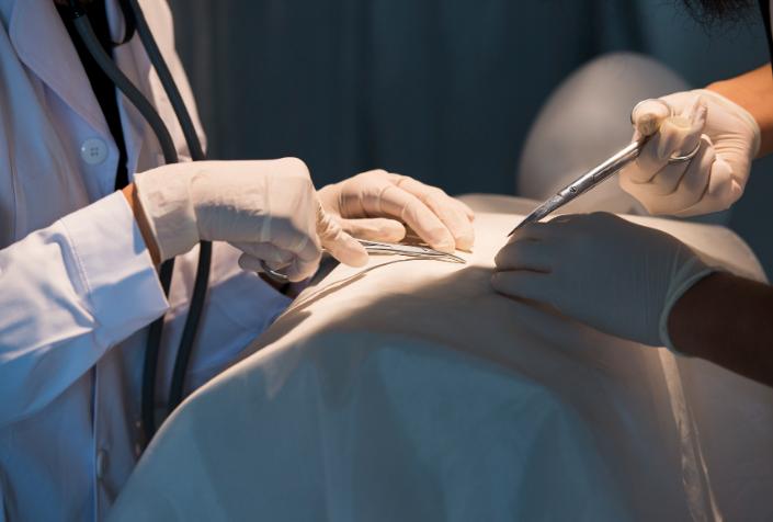 13岁女孩怀孕，法医DNA鉴定与副校长吻合，判刑七年后竟然是冤案