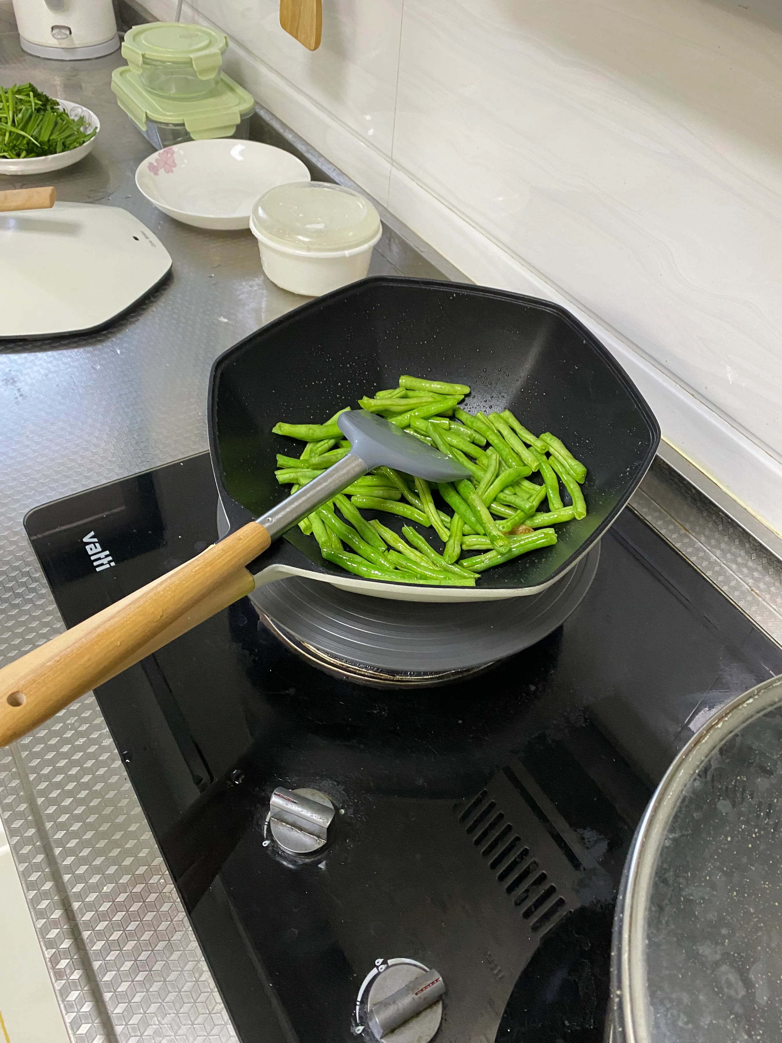 厨房必备的哪几种锅,厨房中这四种锅没必要买