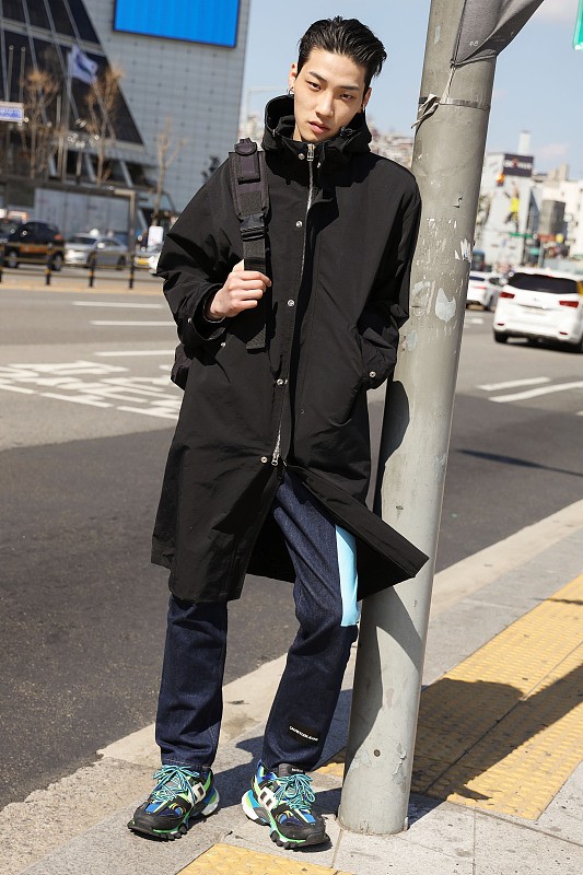 韩国男人的穿搭技巧是什么,男生韩版宽松休闲裤搭配什么好看