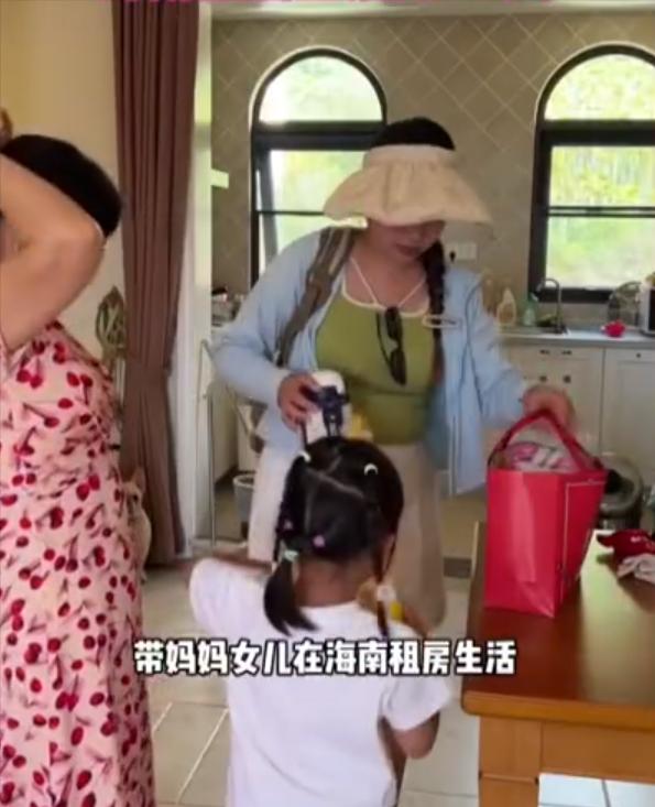 一家4口人自驾车到三亚花费,自驾游海南过冬能住几个月