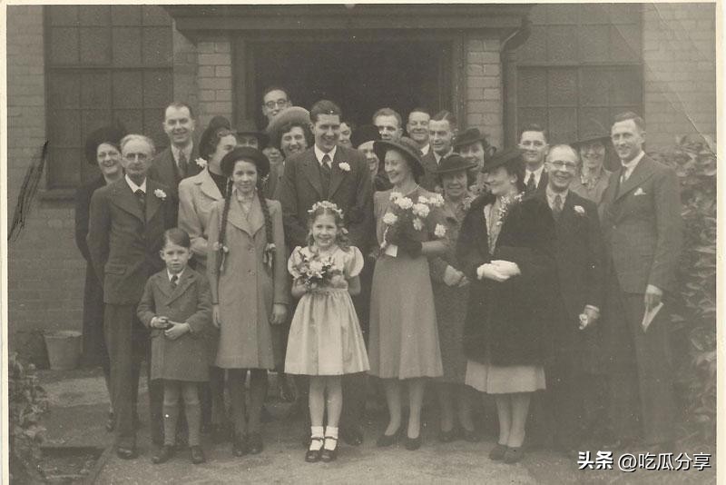 参加婚礼穿冲锋衣去合适吗,参加室外婚礼穿什么衣服