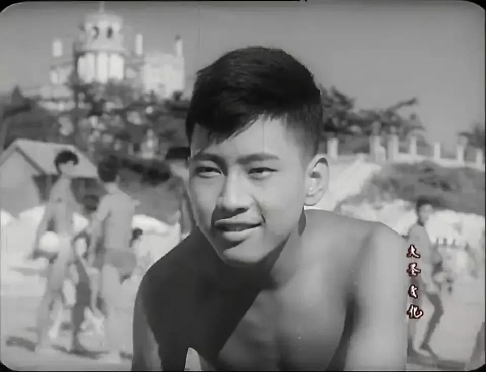 老电影小足球队完整版,电影小足球队1965