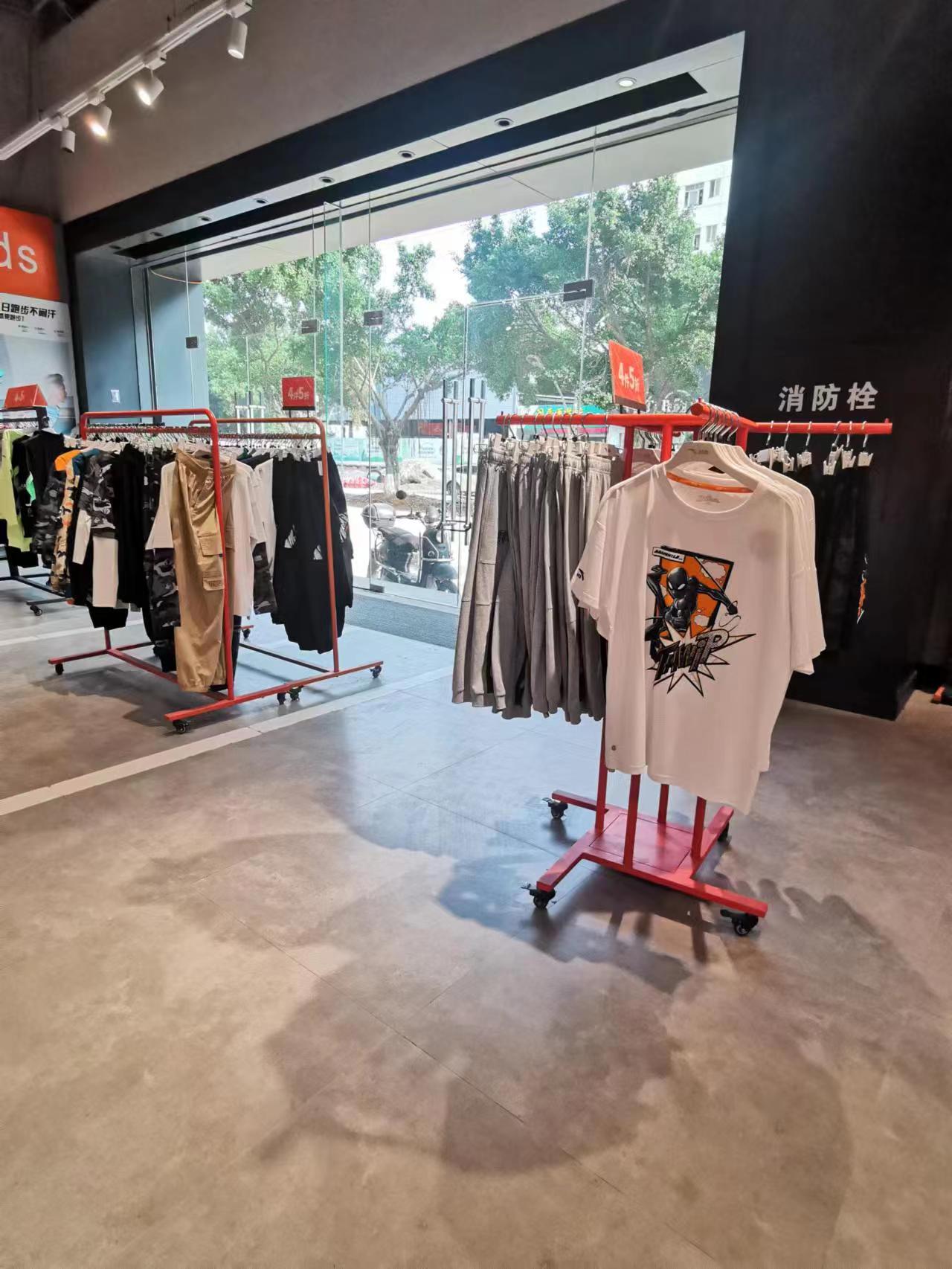 疫后的运动鞋服品牌折扣力度有多强？我们南下晋江探访安踏工厂店