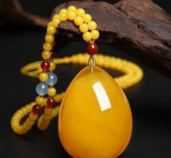 蜜蜡上油用橄榄油可以吗,蜜蜡上油盘玩还有效果吗