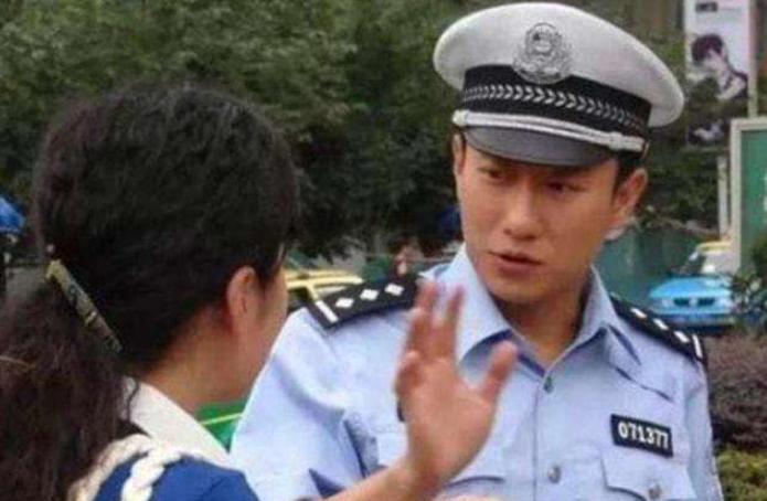 网红交警谭乔名场面,拯救无数司机的“网红交警”谭乔