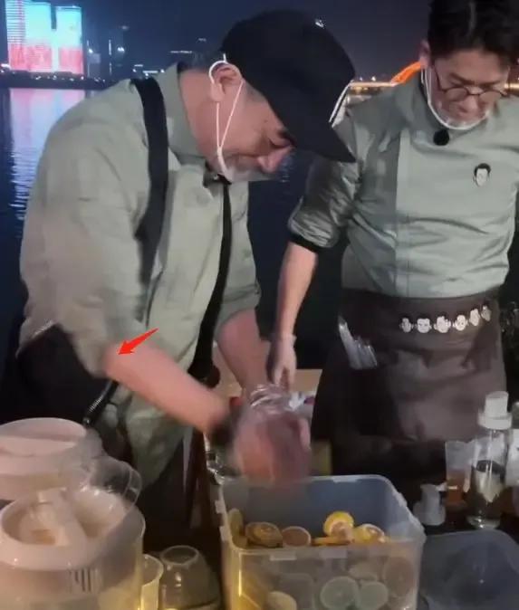 陈小春卖柠檬茶,55岁陈小春卖糖水