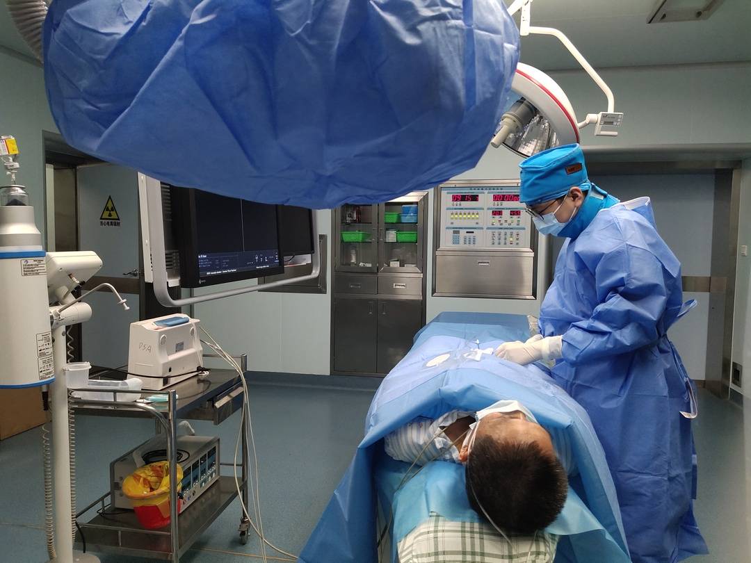 八十岁老人肝癌可以手术风险大吗,肝癌扩散怎么治疗治疗方案是什么