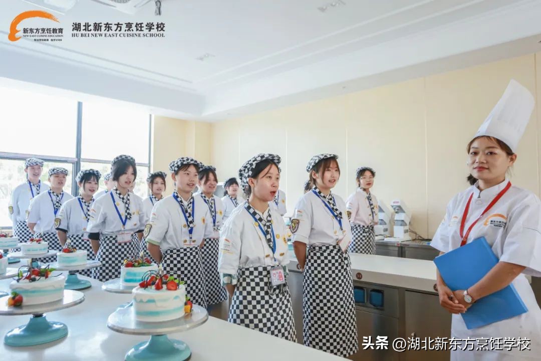 学西点烘焙去店里还是学校,学西点会学煮咖啡吗