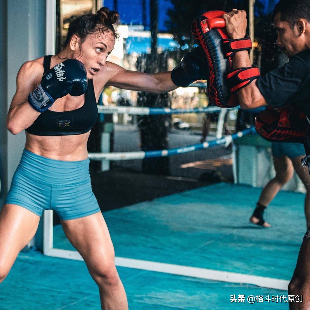 裸拳比赛外国女拳手,澳大利亚女拳手惊艳全场比赛