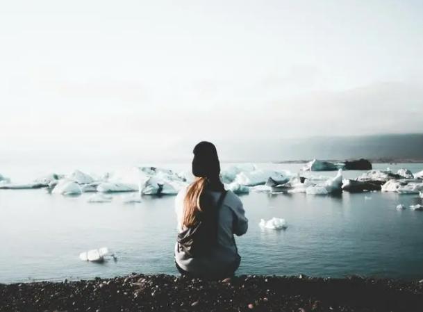 当你忍不住想联系前男友的时候,当你忍不住想联系一个人时